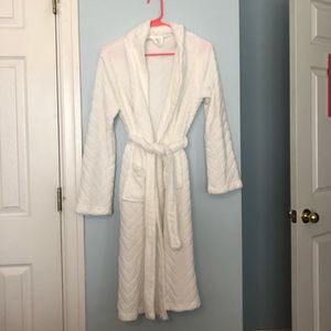 NWOT Ulta Beauty fluffy white chevron pattern robe